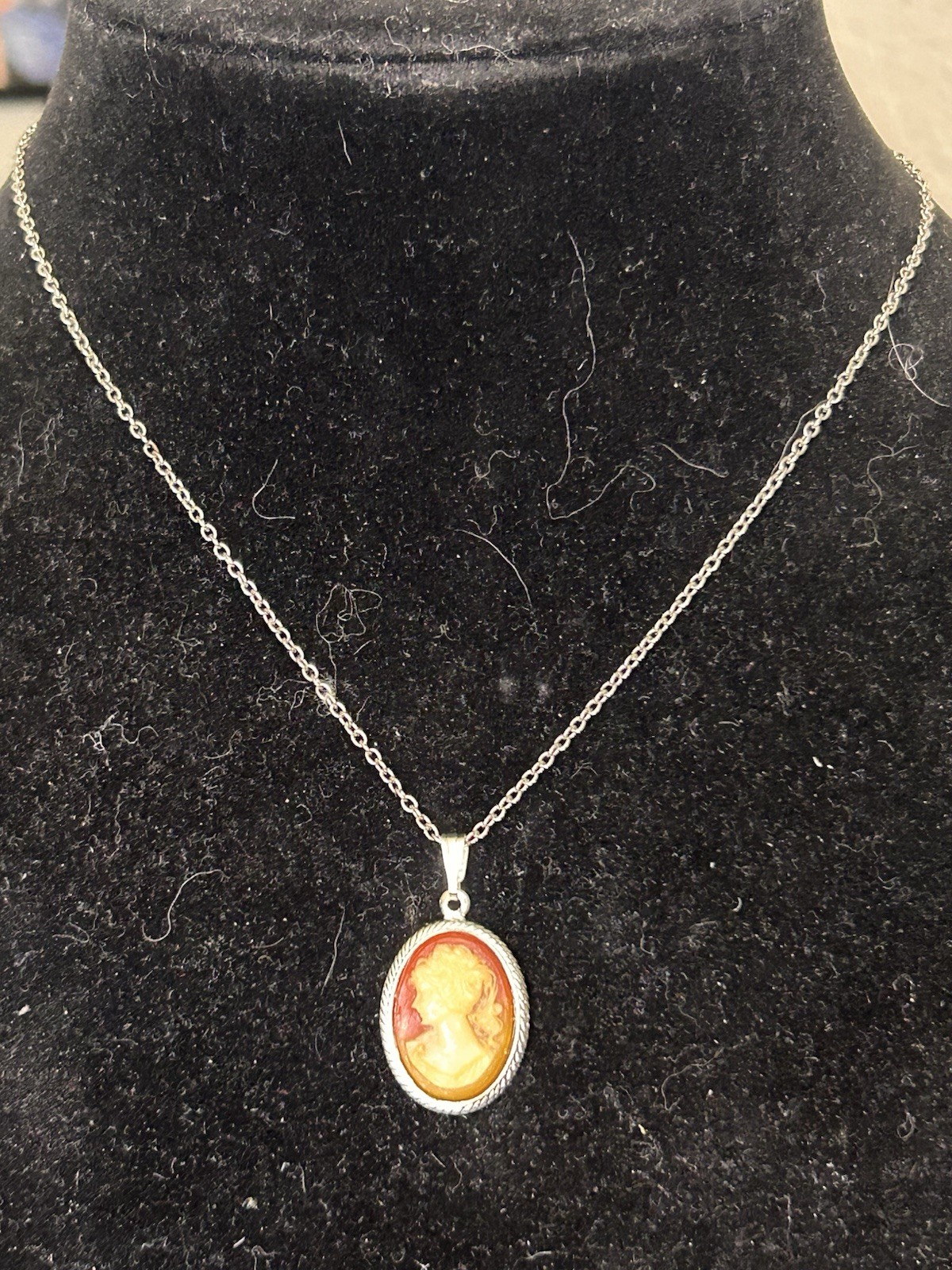 Vintage Cameo Pendant Necklace (c. 1975–1985)