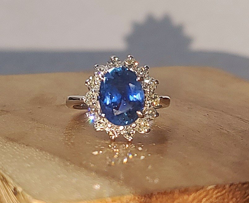 Vintage 14K White Gold Engagement Ring 4.66ct. Natural Blue Sapphire Oval GIA