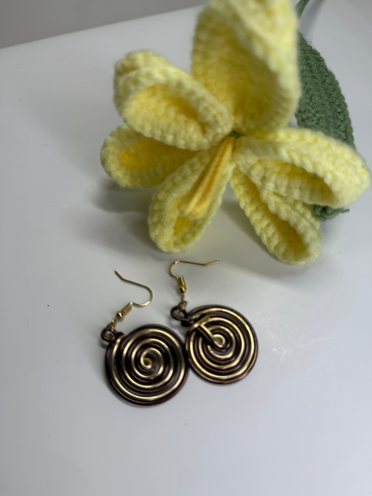 Celluloid Acetate Metal Wire Flower Statement Necklace Set