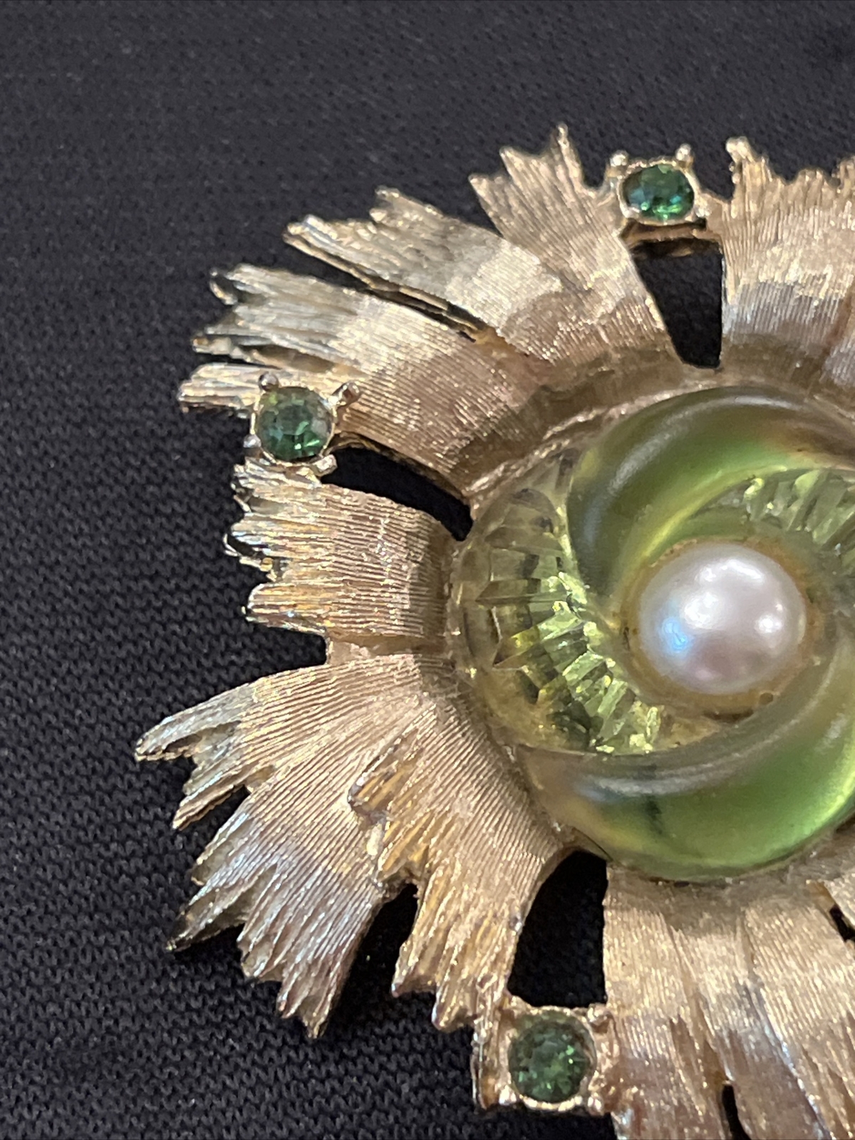 Rare Vintage EDLEE Green Art Glass Pearl Rhinestone Chunky Gold Tone Brooch 1947