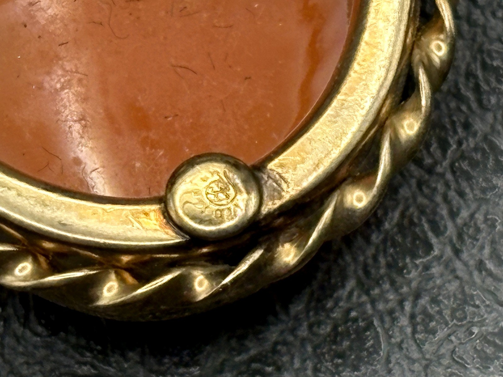 Vintage Left Facing 14K Gold Filled Hand Carved Shell Cameo Brooch Pendant