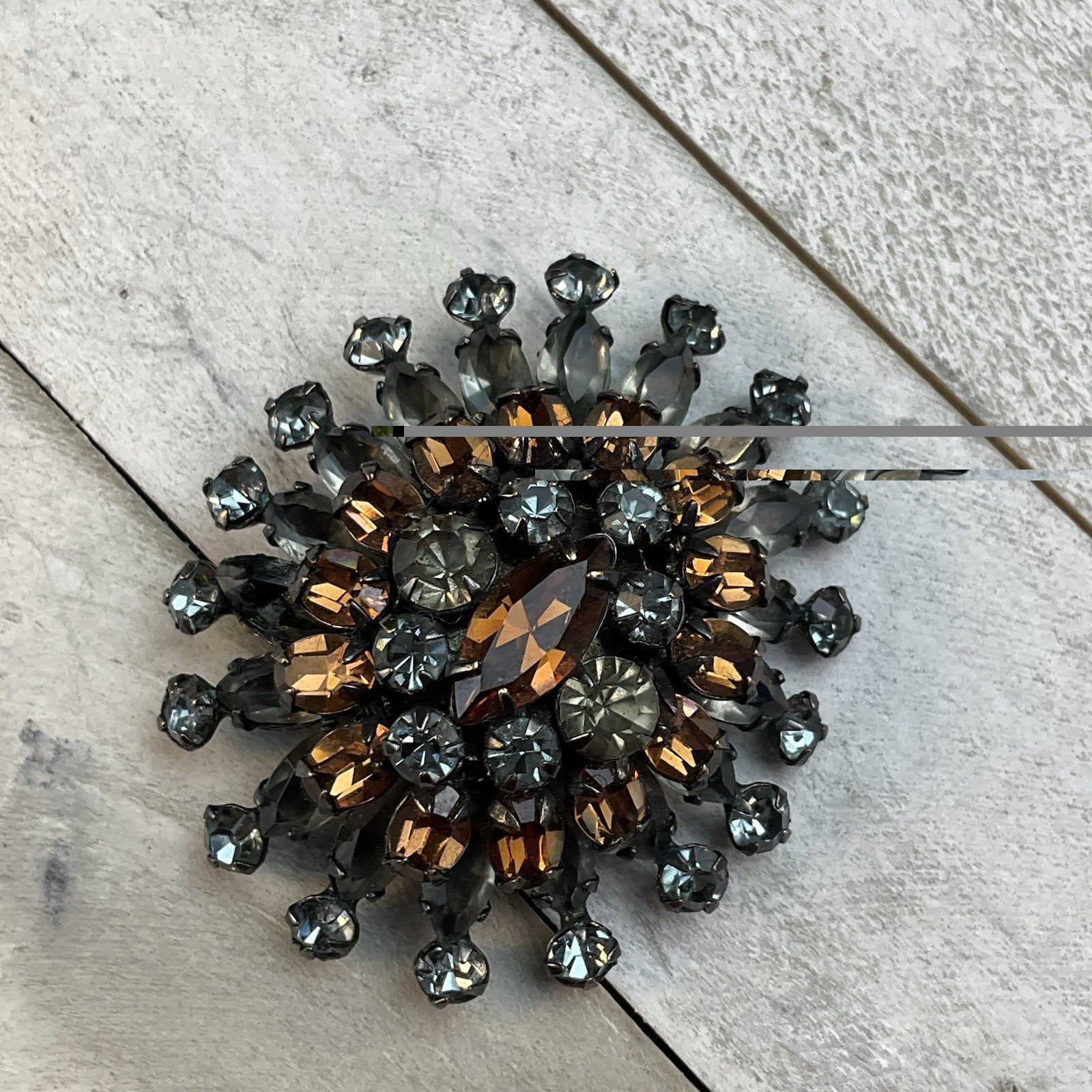 Schreiner Vintage Layered Smokey Gray Topaz Rhinestone Dome Brooch Pin READ