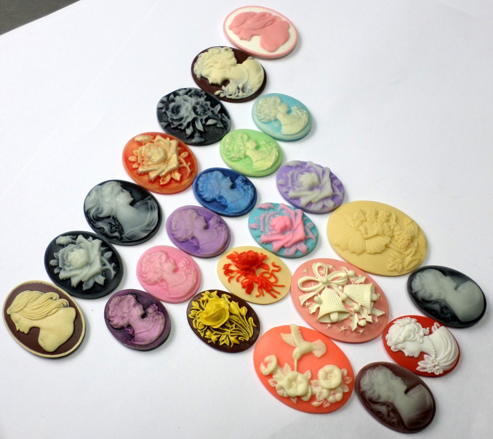 23 of 27-40mm Mixed Lot of Vintage Oval Cameos Cabs, for Pendant Settings Mint