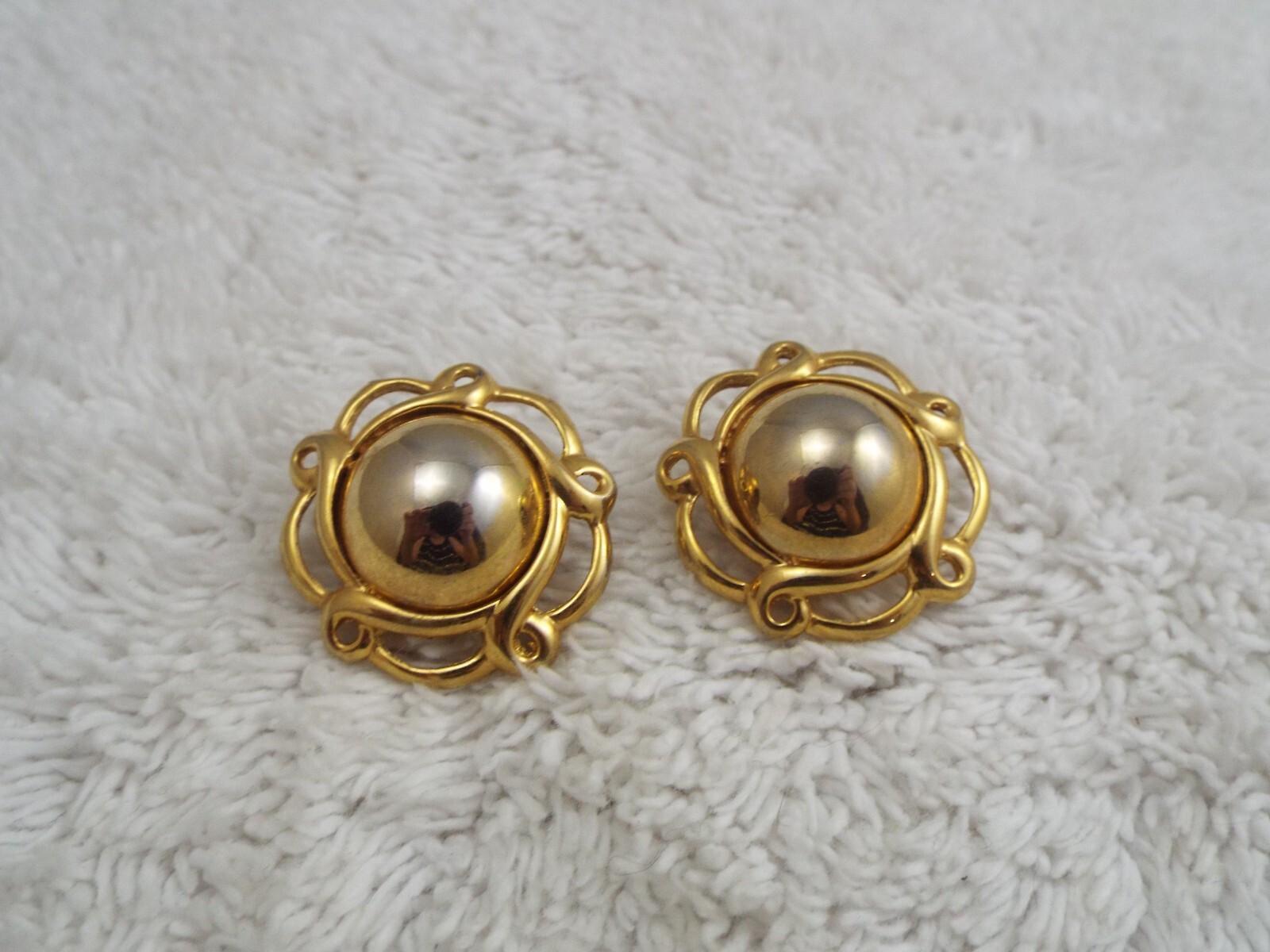 Goldtone Button Pierced Earrings (B63)