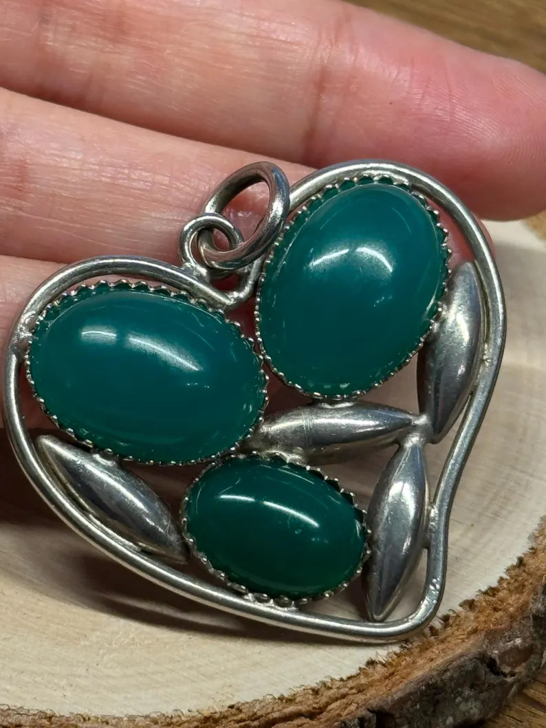 Vintage Large pendant green agate