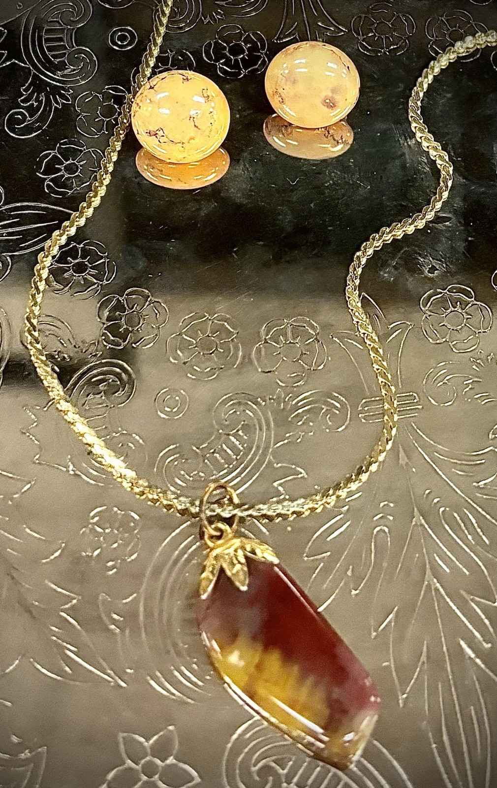 Vintage Eggplant Figural Pendant Necklace Earrings Set Agate Look Stone