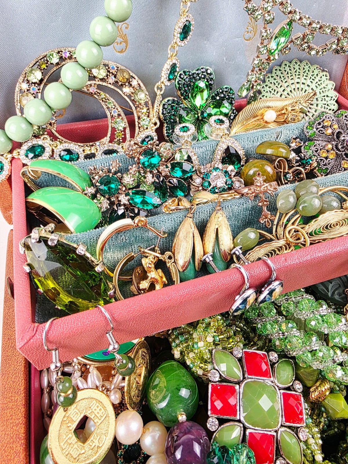 Grandma’s Vintage Green Jewelry Lot Some Signed 1.10lb All Wearable/Resellable