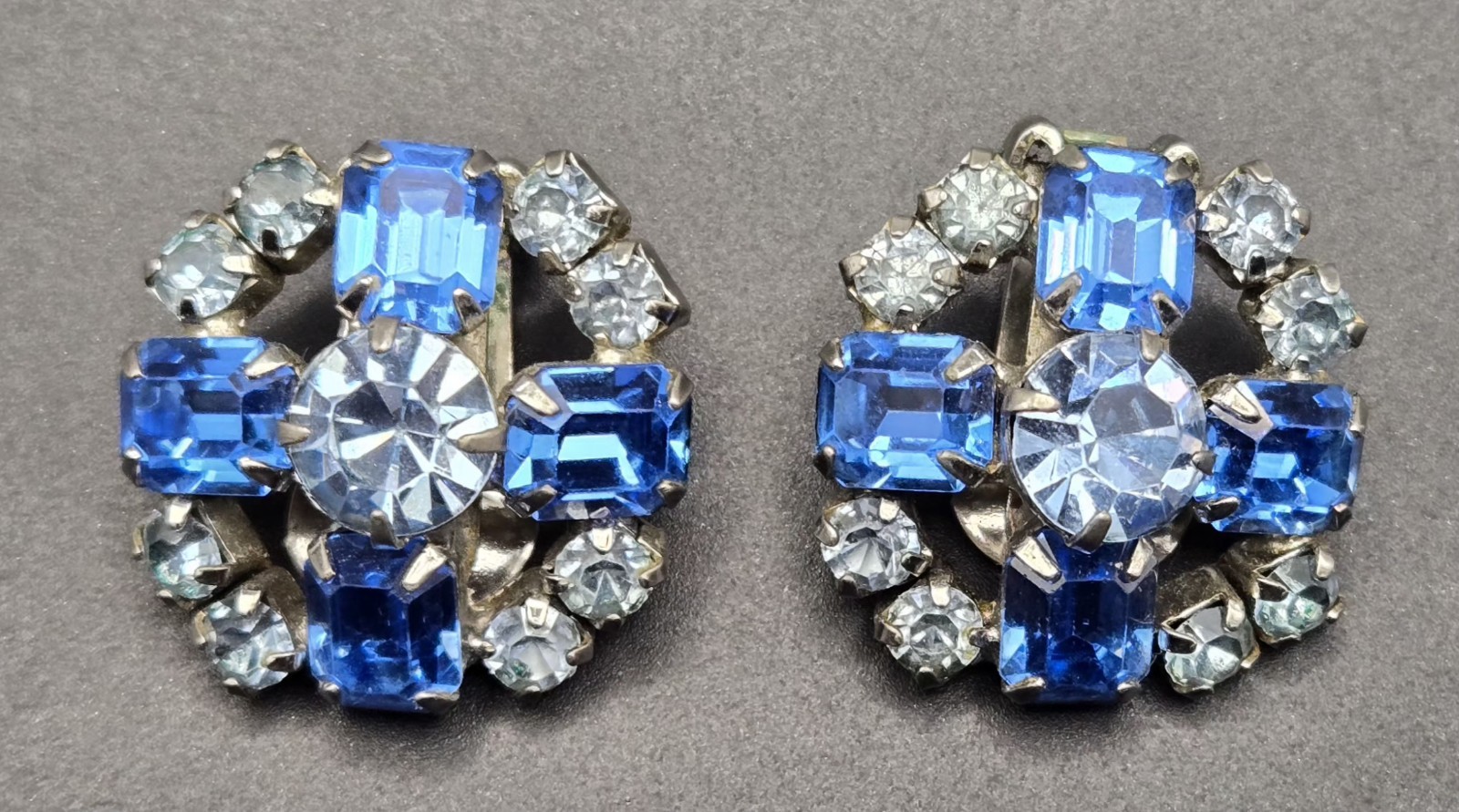 Vtg Unmarked Blue Rhinestone Clip On Earrings Emerald Cut Round Domed SilverTone