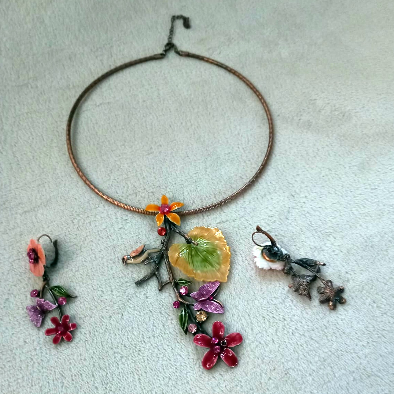 Women’s Necklace With Earring Bird on a Branch Flower on Copper Band