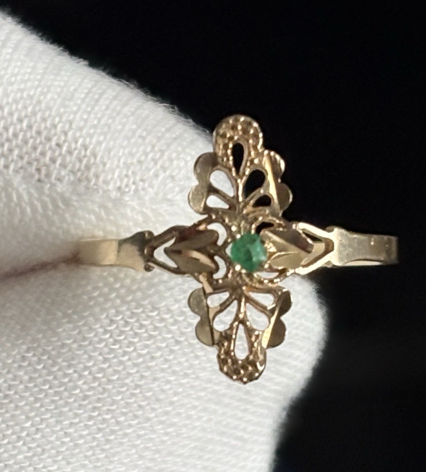 VINTAGE 10K YELLOW GOLD FILIGREE RING WITH GREEN GEMSTONE LADIES SIZE 6.75 VG