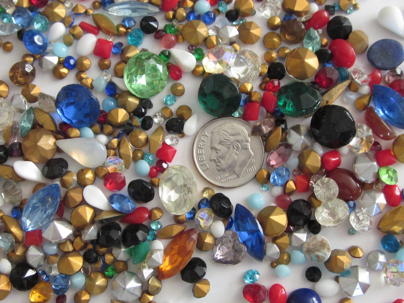 325 VINTAGE GLASS RHINESTONES & SOLID STONE LOT REPAIR JEWELRY LOOSE ASSORTMENT