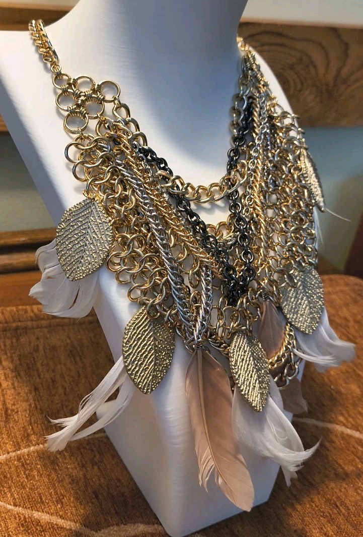 Vtg Boho Gold Heavy Mesh Chain Link Necklace Pink Feathers Rhinestones Crystal