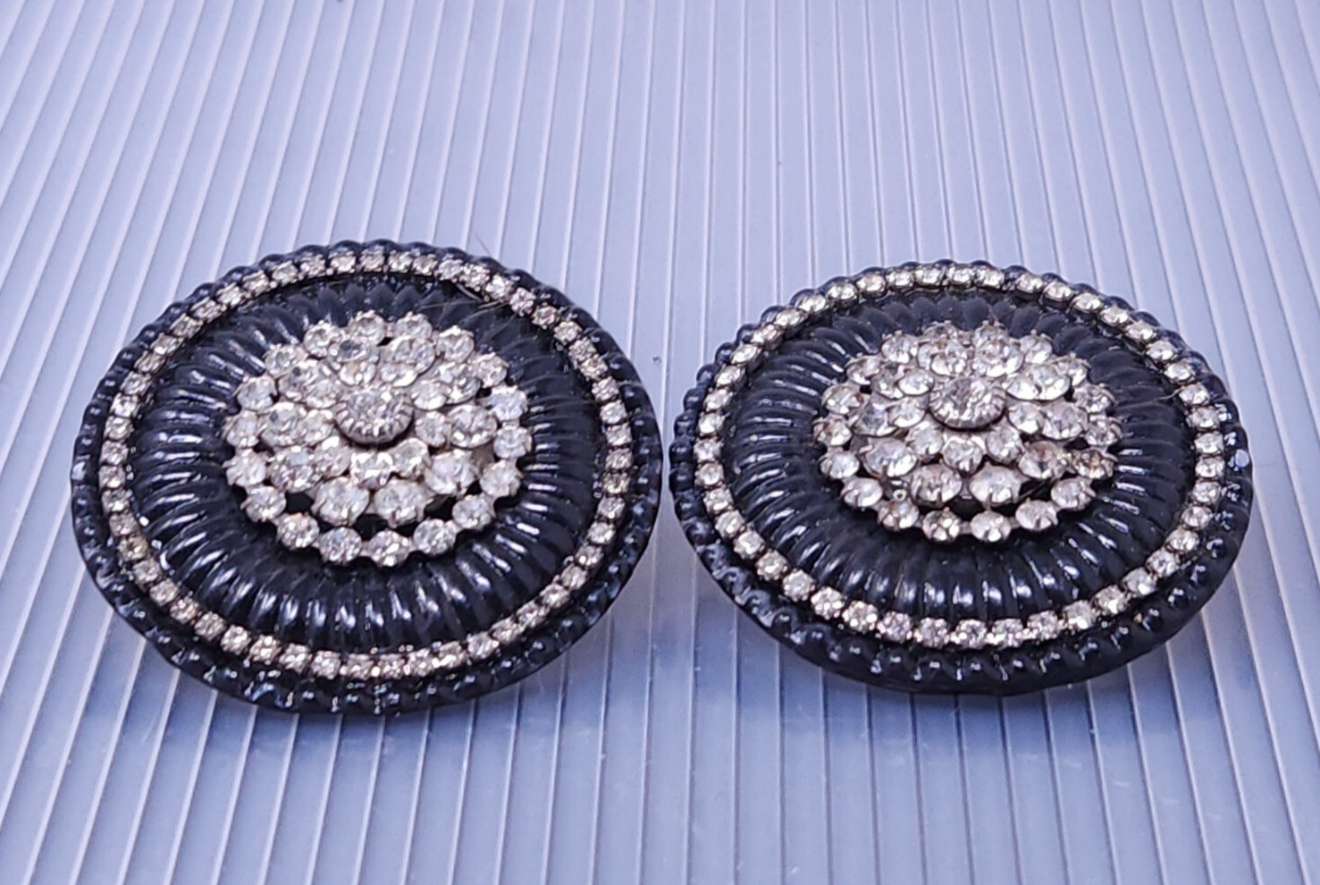 Vintage Jeff Lieb White Rhinestone Black Lucite Round Clip on Earrings