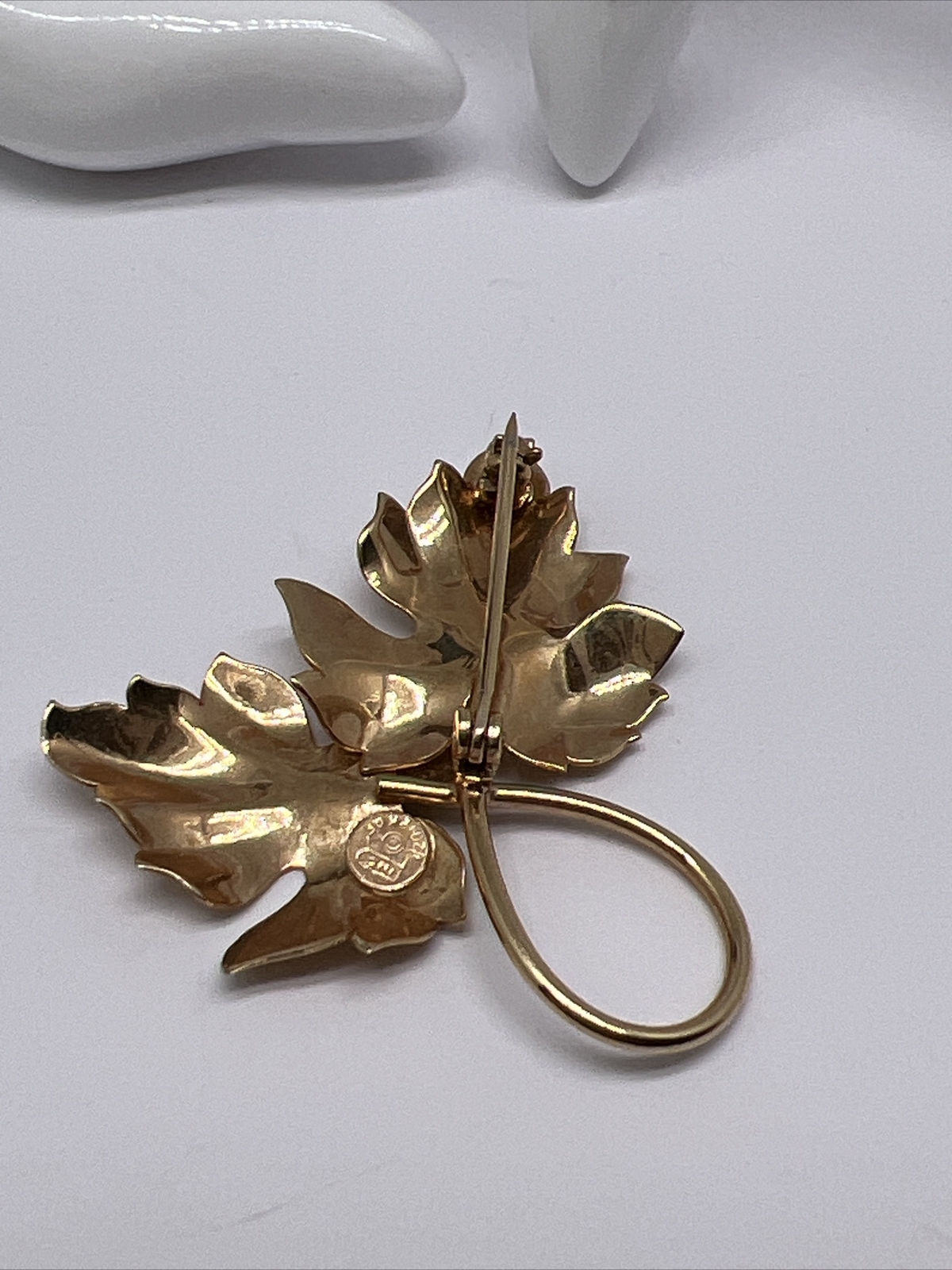 Beautiful Vintage Signed INC Leaves 1/20 12K GF Gold Filled Pin Brooch/ Pendant