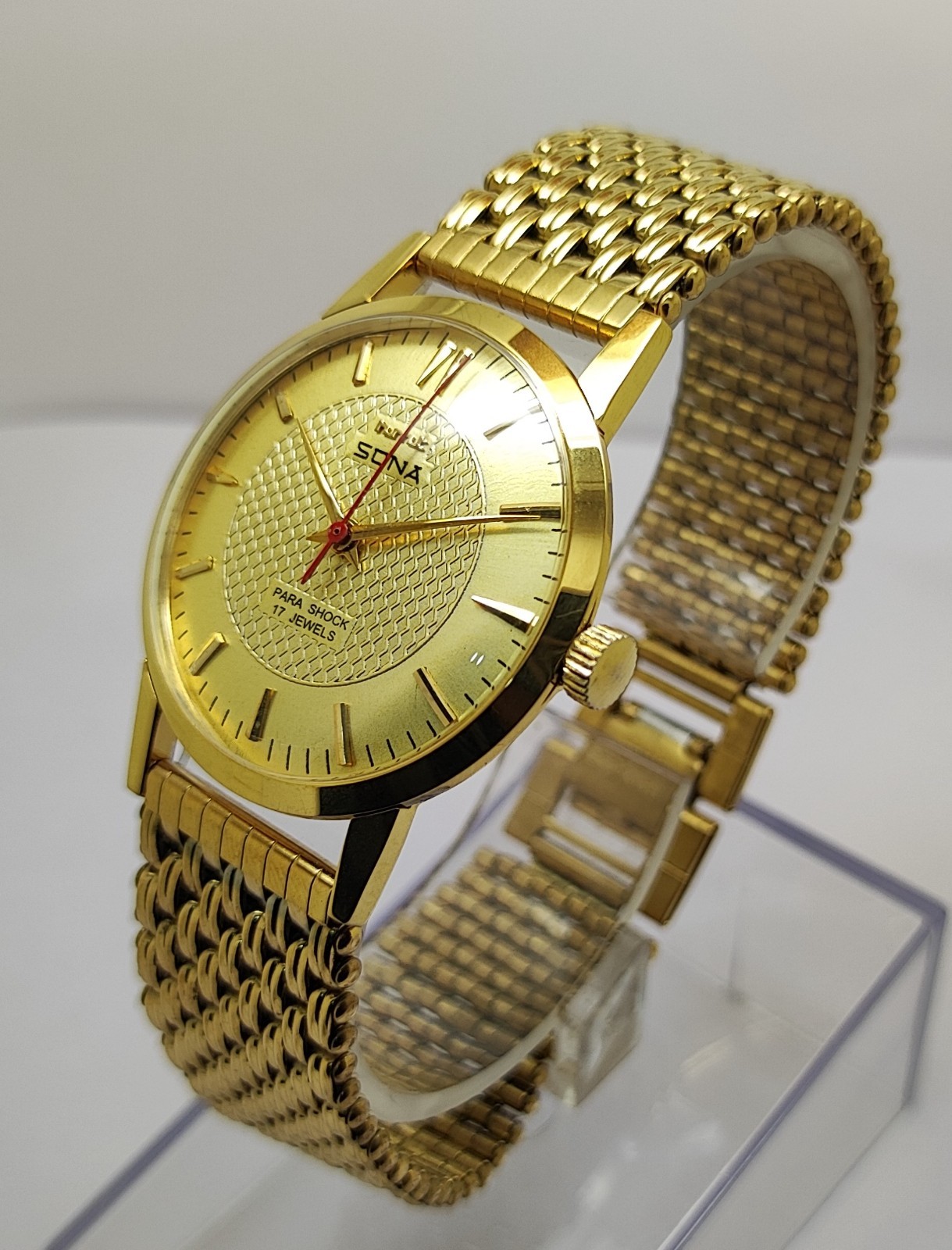 Vintage Hmt Sona Gold Dial 17 Jewels Para Shock Mechanical hand winding Watch