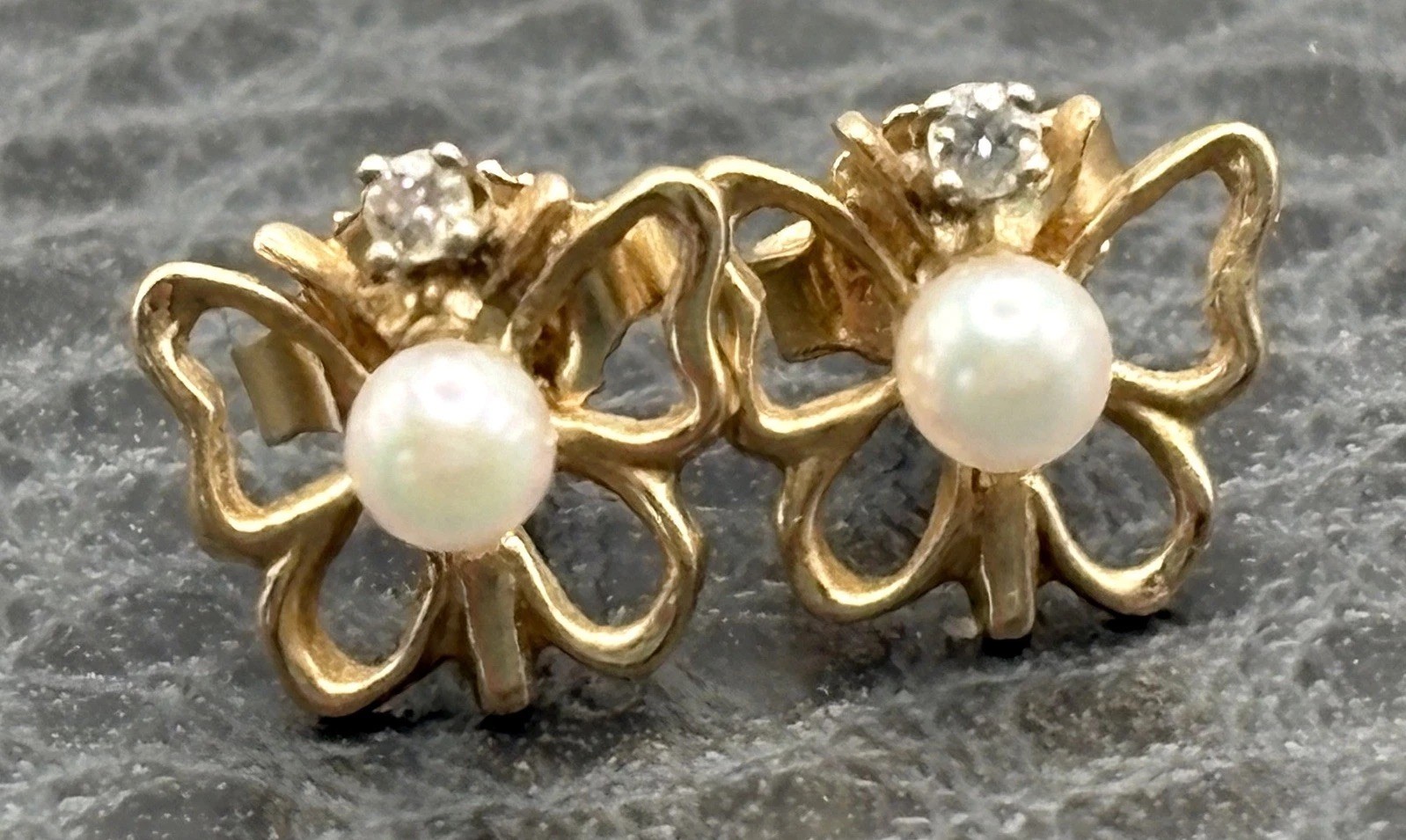Vintage Solid 14K Yellow Gold Pearl Genuine Diamond Butterfly Stud Earrings