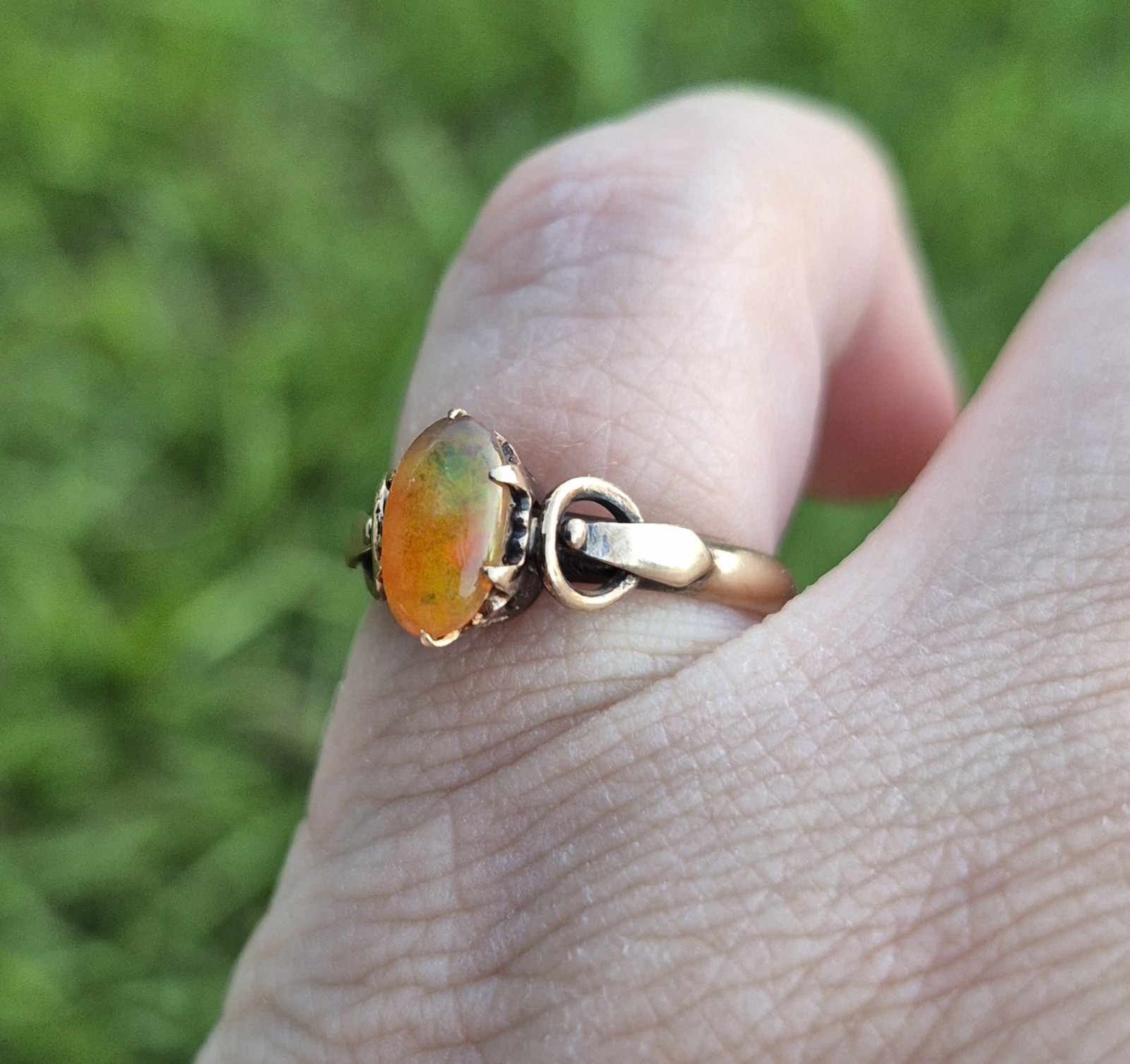 Antique 18K Yellow Gold Orange Fire Ethiopian Opal Ring Old Estate Jewelry