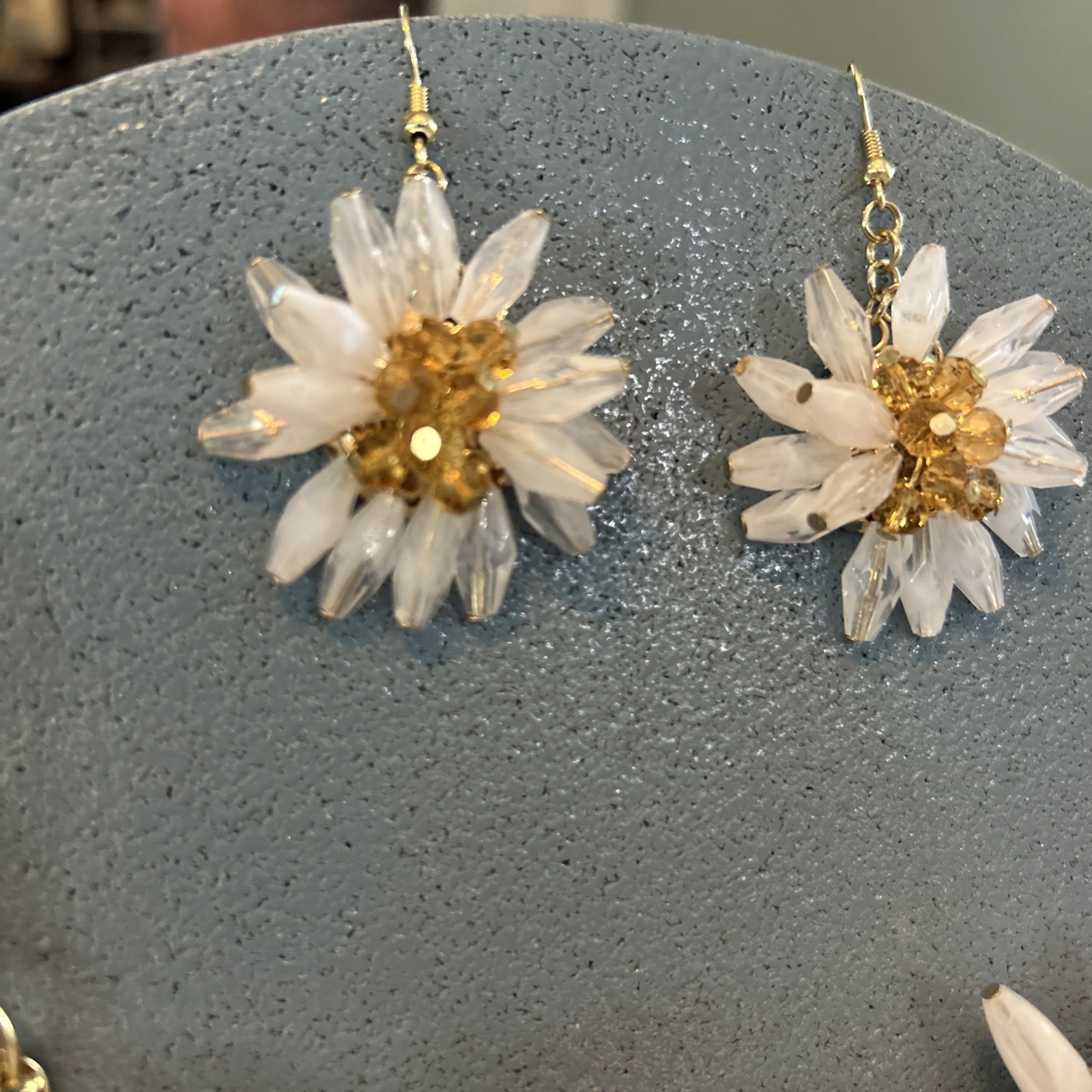 Chunky Daisy Burst, Acetate Flower, Retro Boho Costume Jewelry, 50s60s Style.