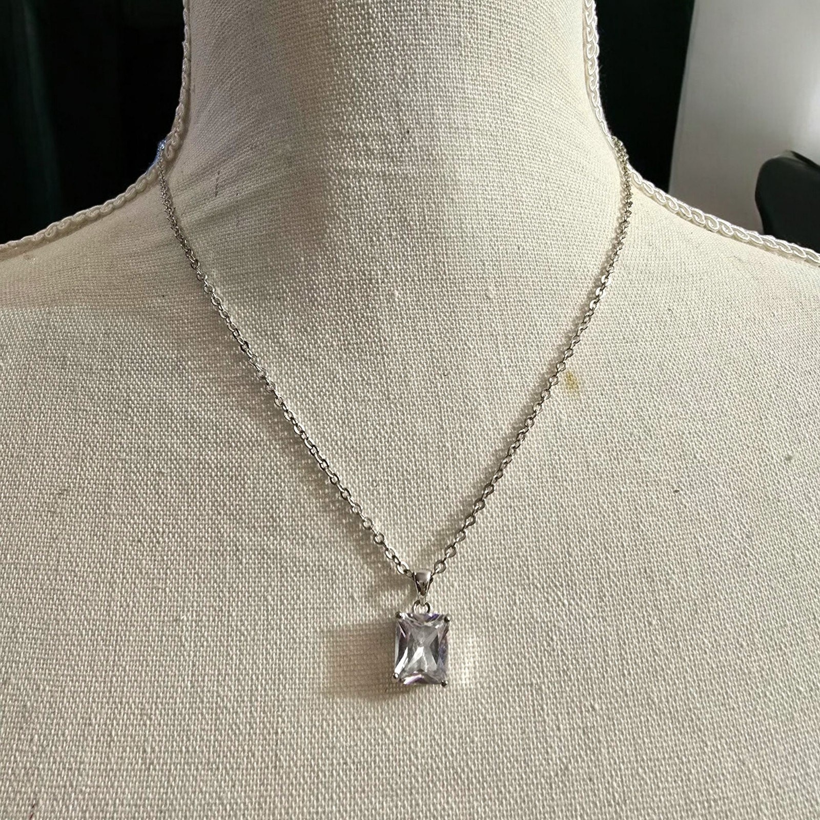 Necklace Crystal Pendant Square Shaped Signed JLO Silver Tone 18″ L SKU 2239