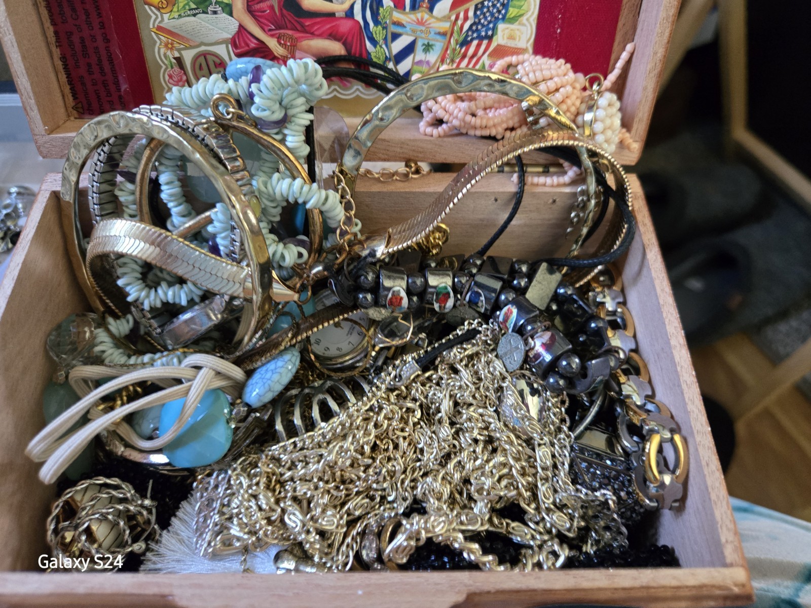 Mystery Jewelry Lot In A Vintage Cigar Box. VNG To Now.