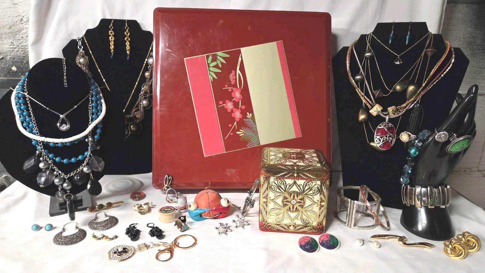 Grandma’s Estate; Jewelry, Trinkets, & Extra Fun Junk! Lot #134
