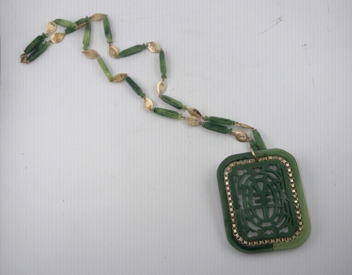 Large Vintage Faux Green Jade LUCITE Pendant (Plastic) Necklace 18.5″