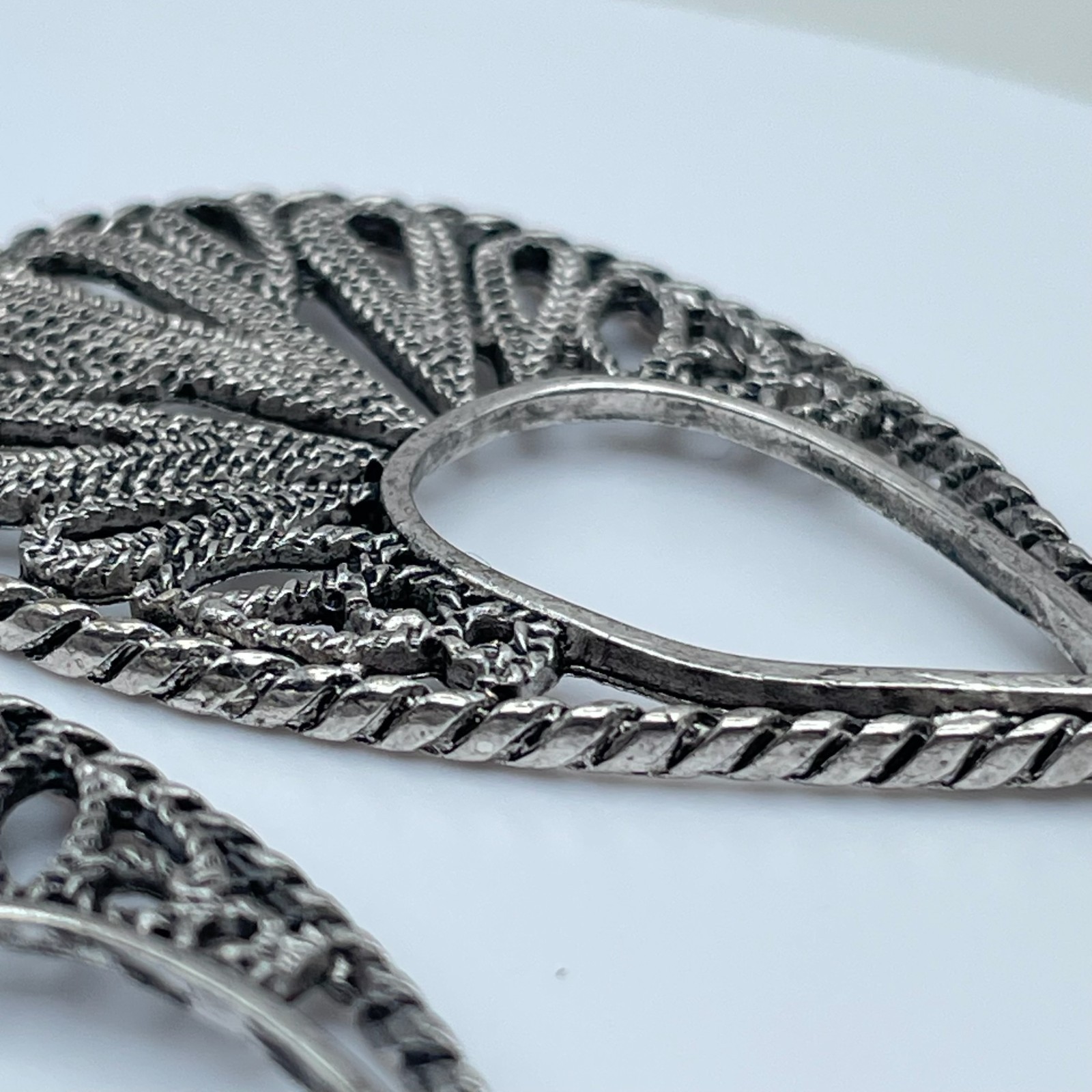 Vintage 90s Silver Tone Filigree Teardrop Dangle Earrings Boho Fashion Jewelry
