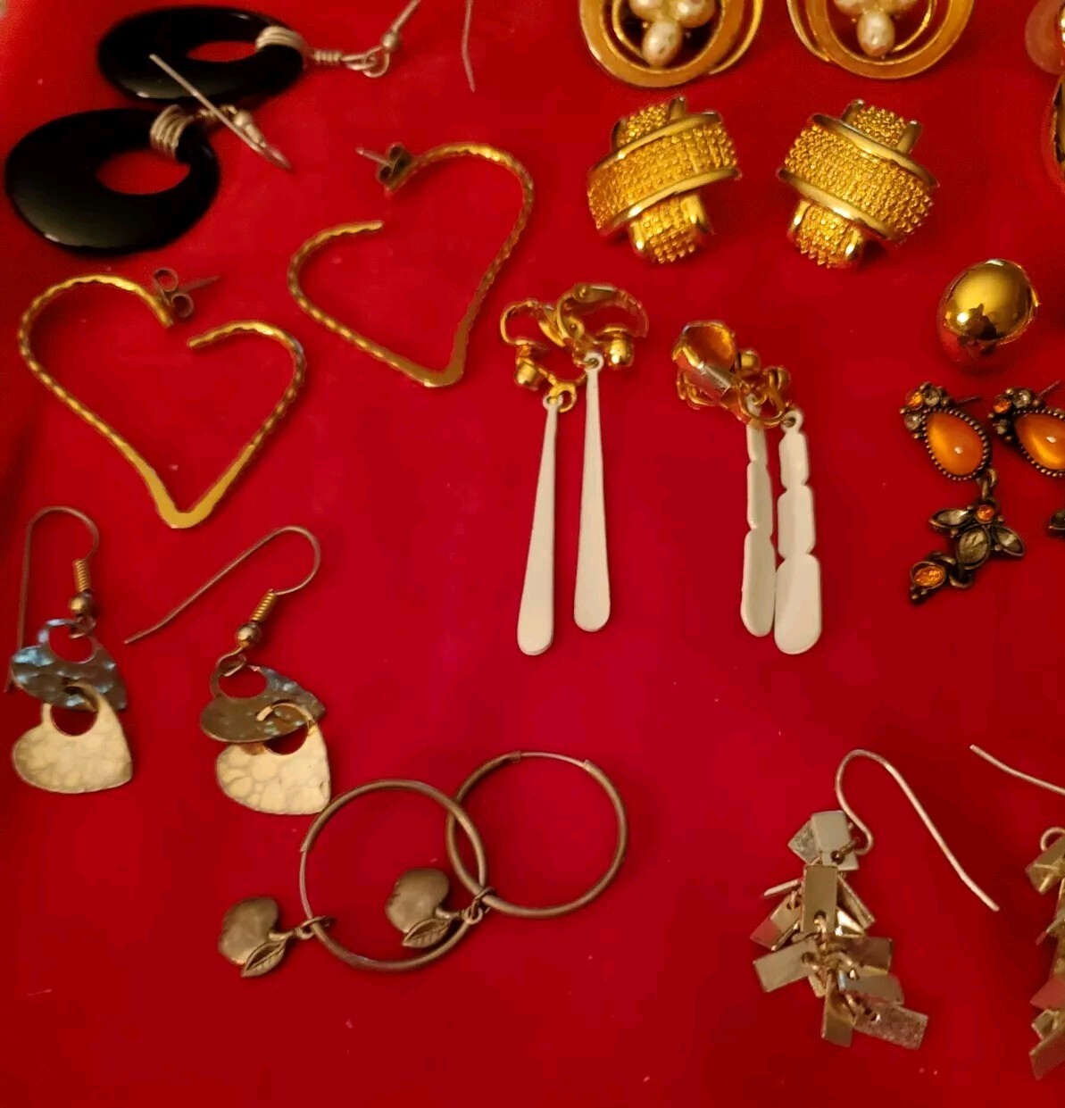 Vintage 37 Pair Of Fashion Earrings Multicolor Tones Types See Pictures