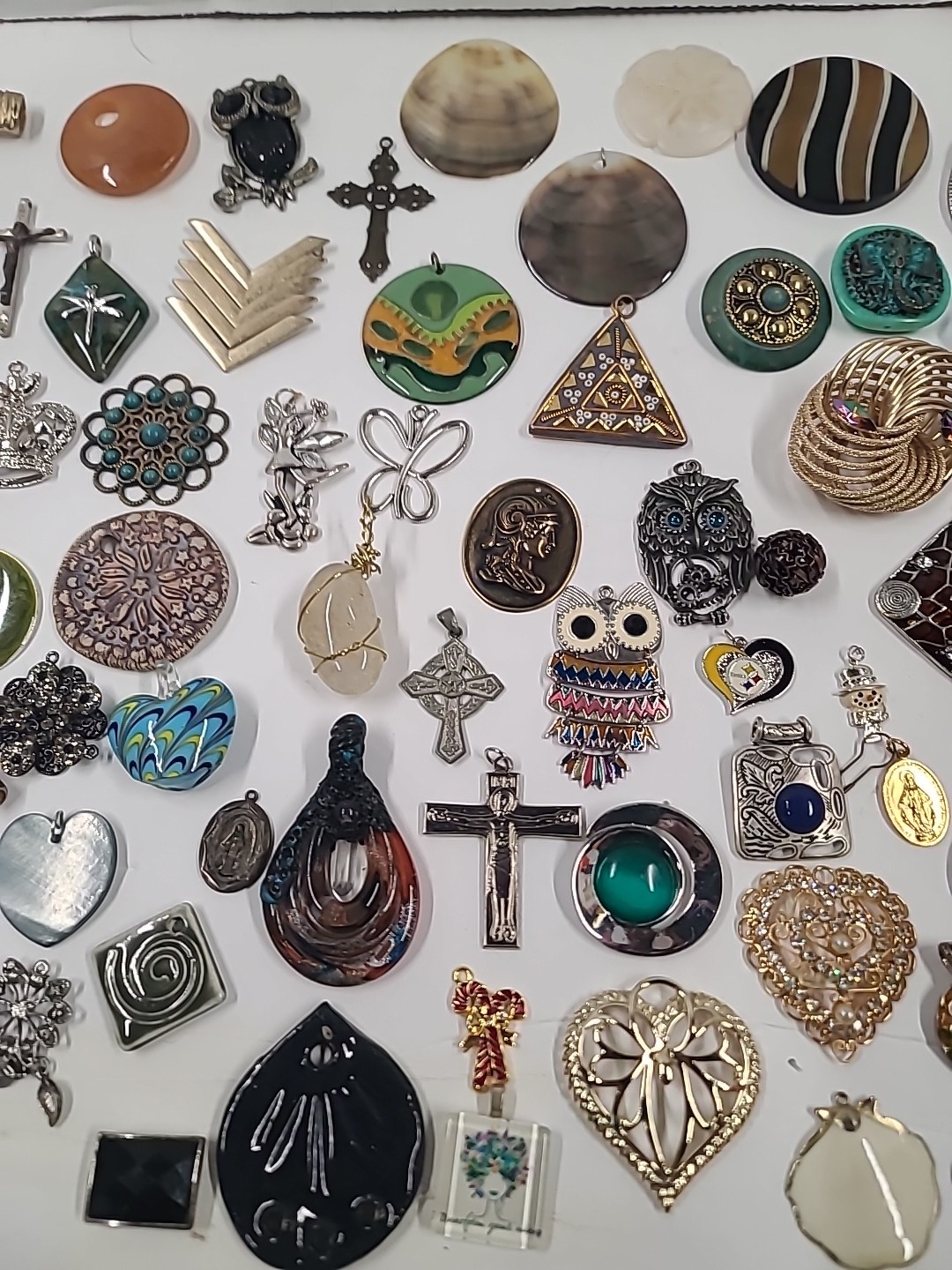 Vtg Pendants Charms Huge Lot Of 100+ Natural Stones Shells Glass Rhinestone
