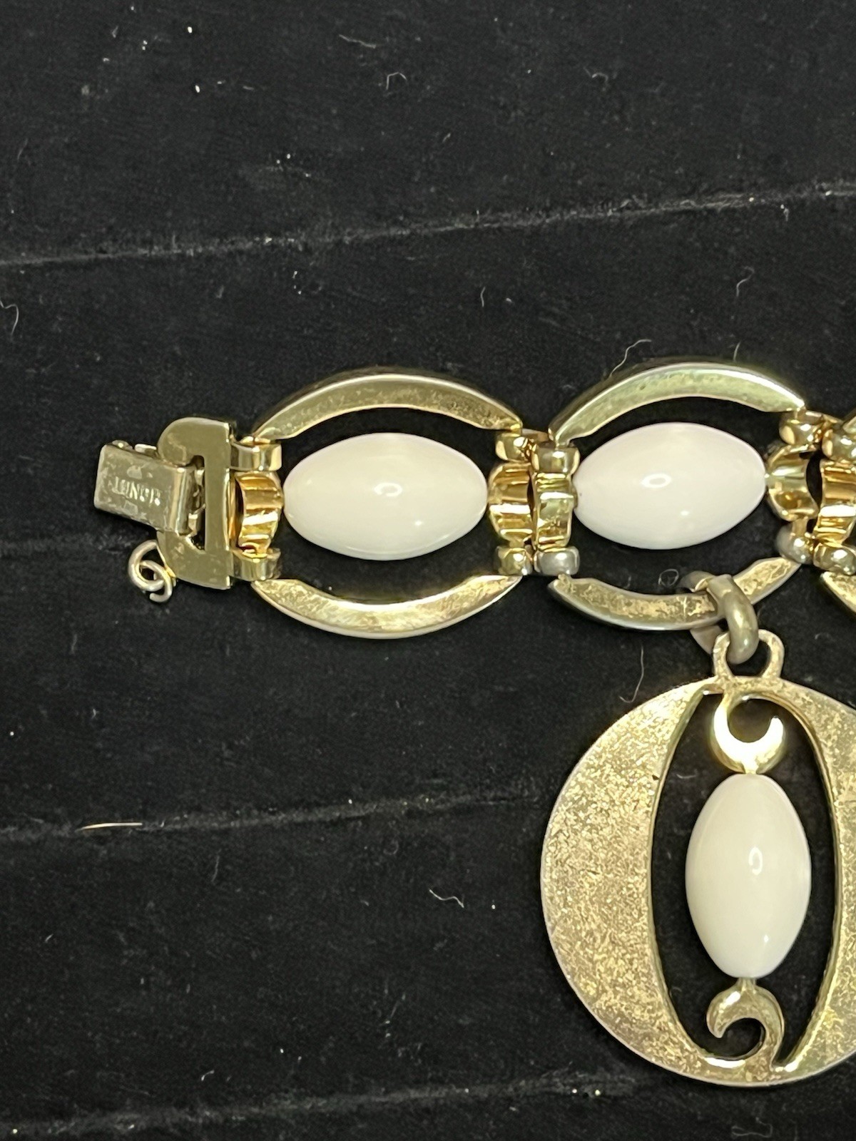 Vintage MONET White Thermoset Round Link Chunky Bracelet Goldtone 8”
