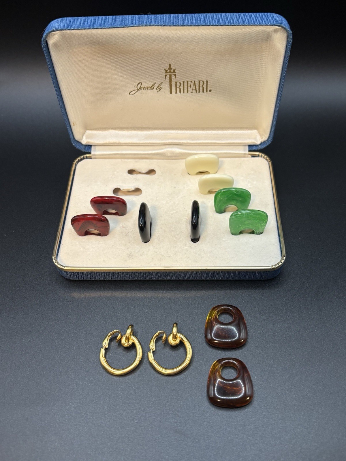 Vintage Jewels By Crown Trifari Interchangeable Hoop Clip On Earring Set in Box