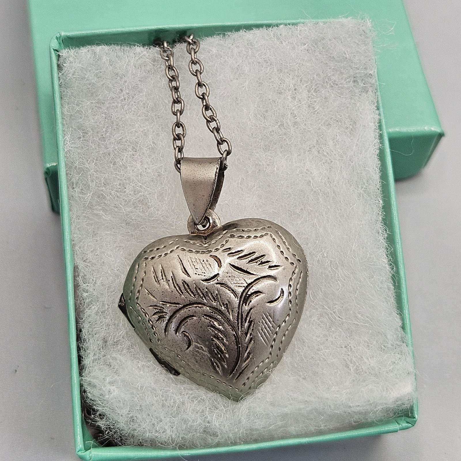 Vintage Locket Pendant Necklace Puffy Heart Silver Tone Etched Chain 15″