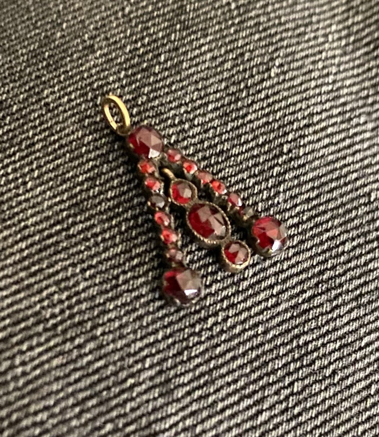 Victorian Garnet Pendant – circa 1837-1901, Low Carat Gold (5F149)