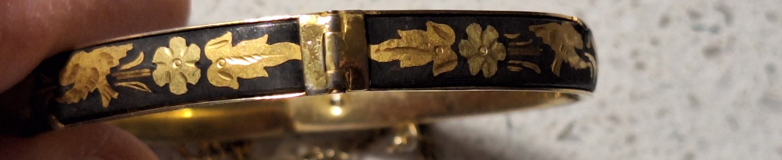 Vintage Damascene Hinged Bangle with Birds & Flowers Black and Gold tone