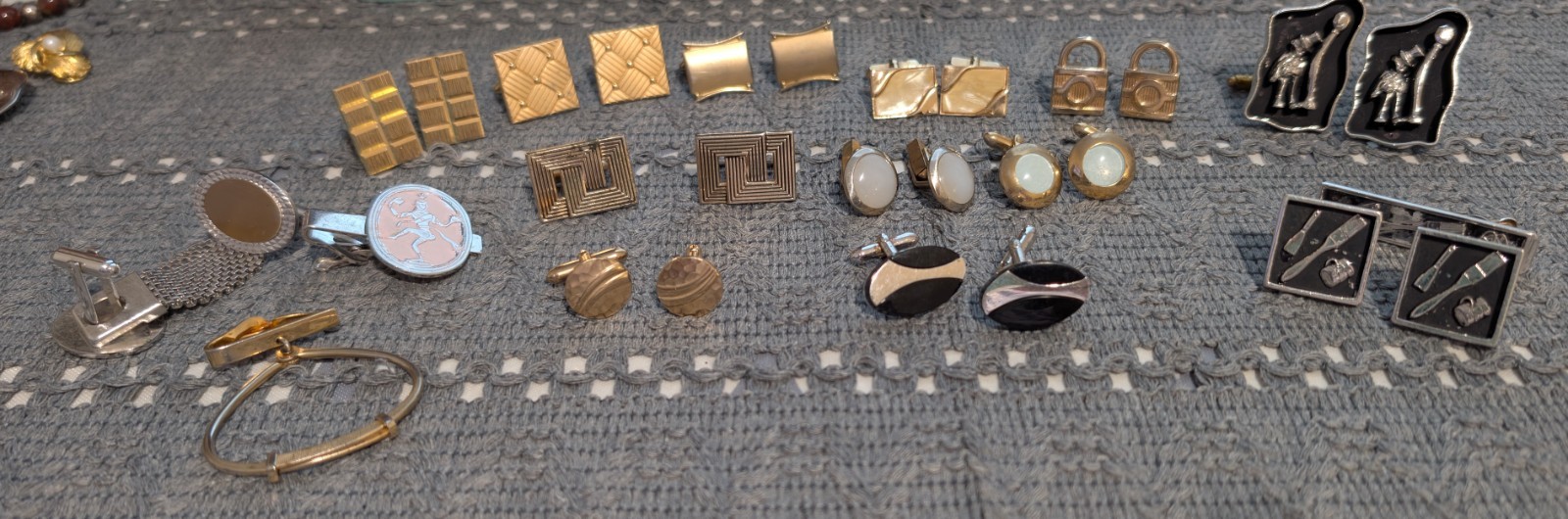 Swank Men’s Mixed Lot Cufflinks & Tie Bar Set. 13 pairs Metal Gold/Silver/Black