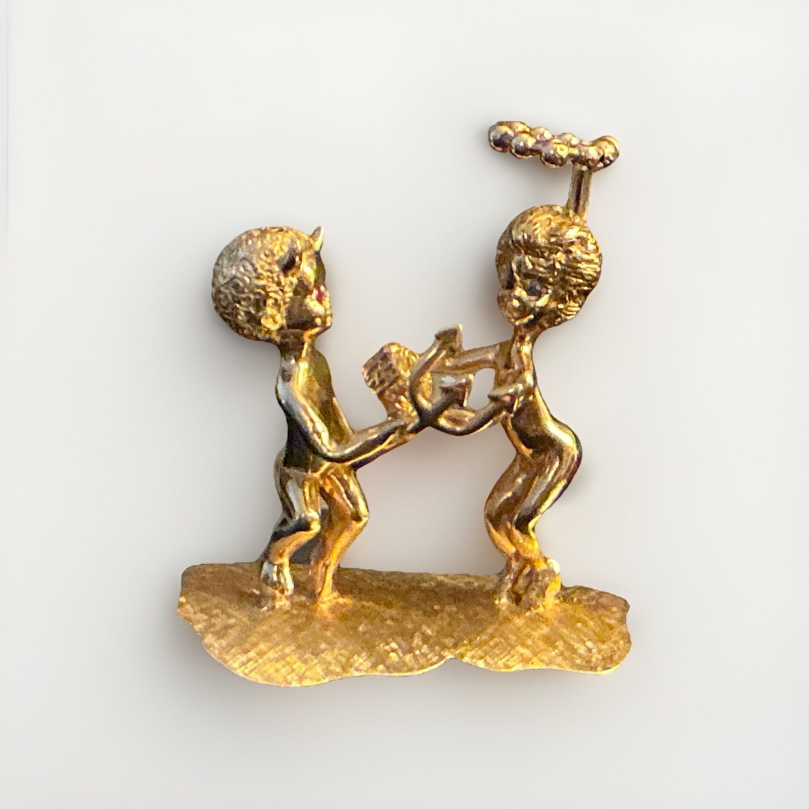 Solid 14k Gold William Ruser “The Two Angels” Brooch Fur Clip 30g Ruby Sapphire