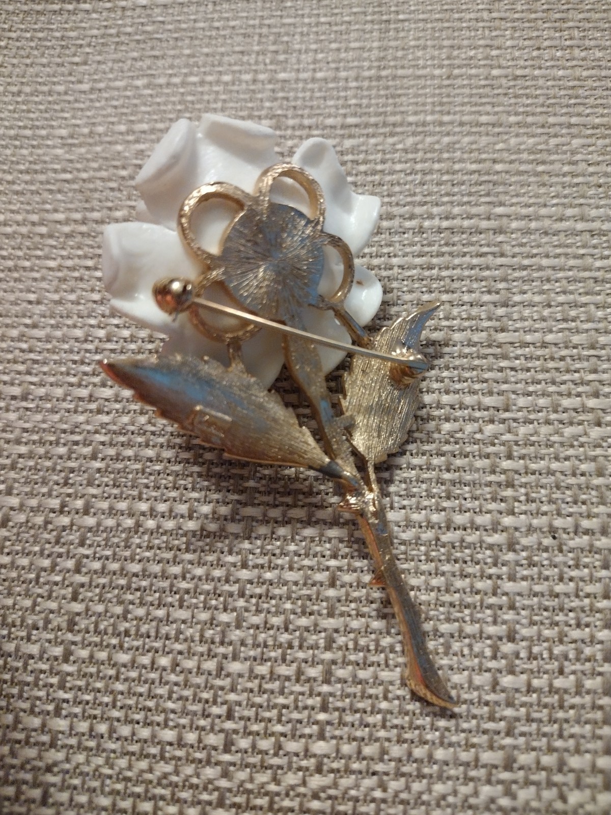 Vntg Gorgeous Crown Trifari White Rose Green Enamel Brooch Thorn Stem