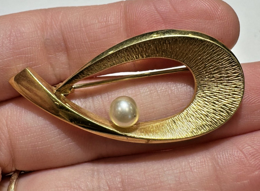 Vintage Rolled Gold Pearl Swirl Teardrop Bow Brooch Made Germany