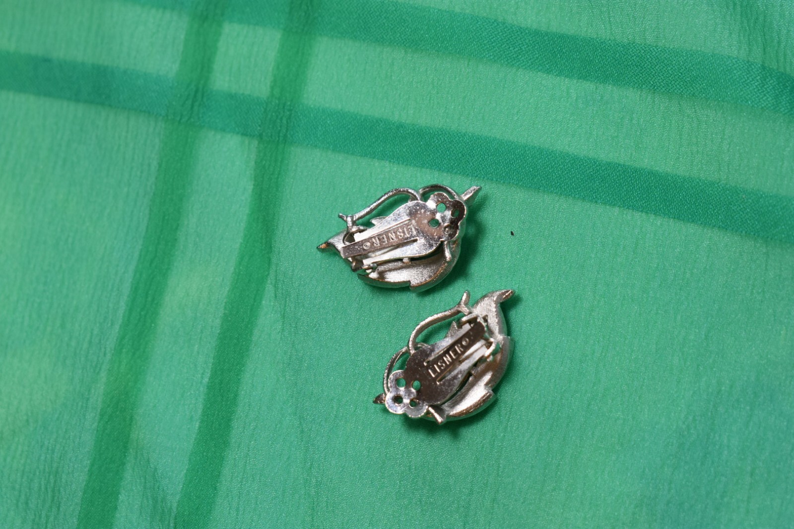 Vintage LISNER Silver Tone Leaf Clip On Earrings Costume Jewelry – Signed