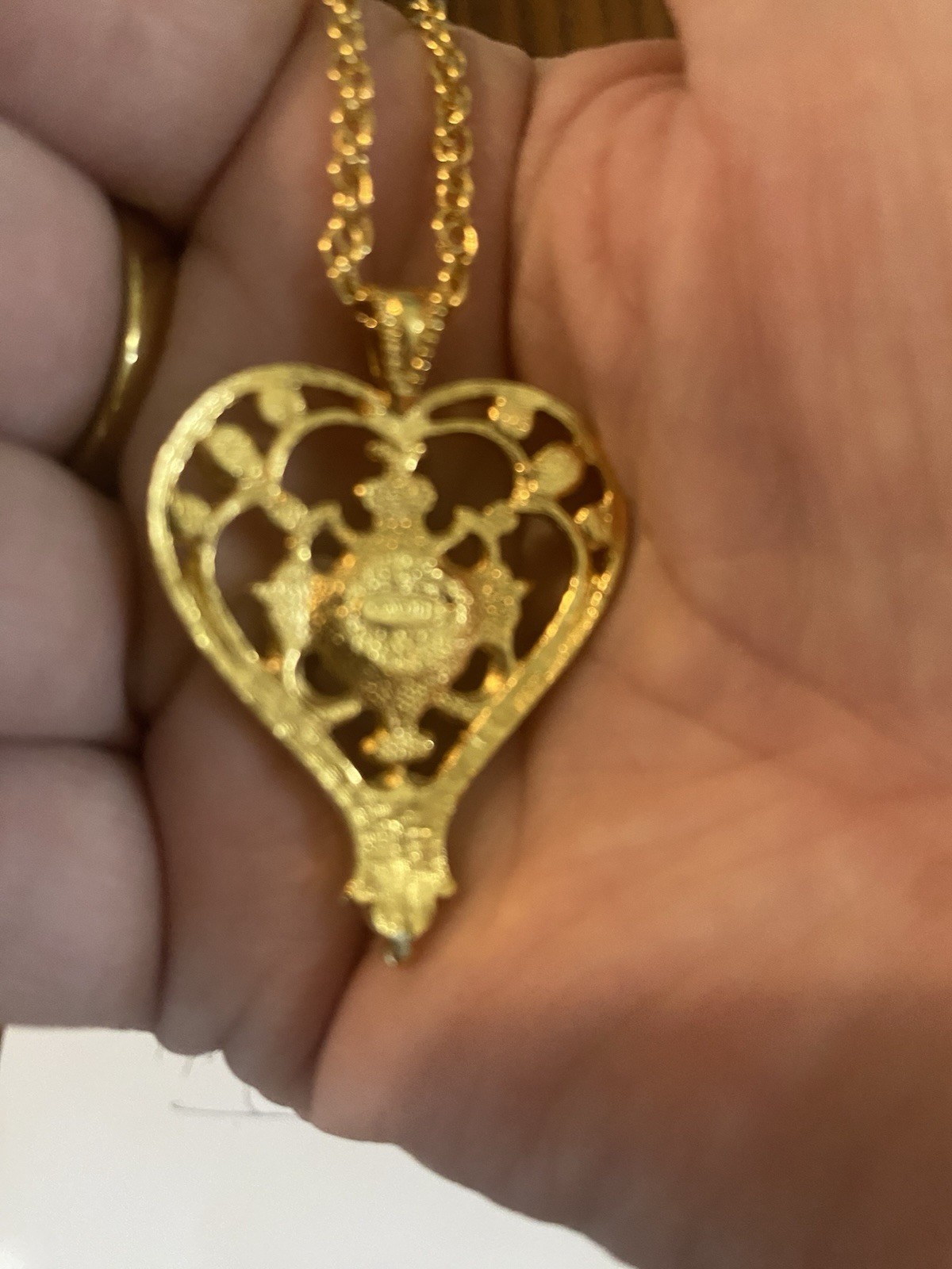 AVON~VTG 1990’s Victorian Style Heart Necklace With Pink Porcelain Rose-28″