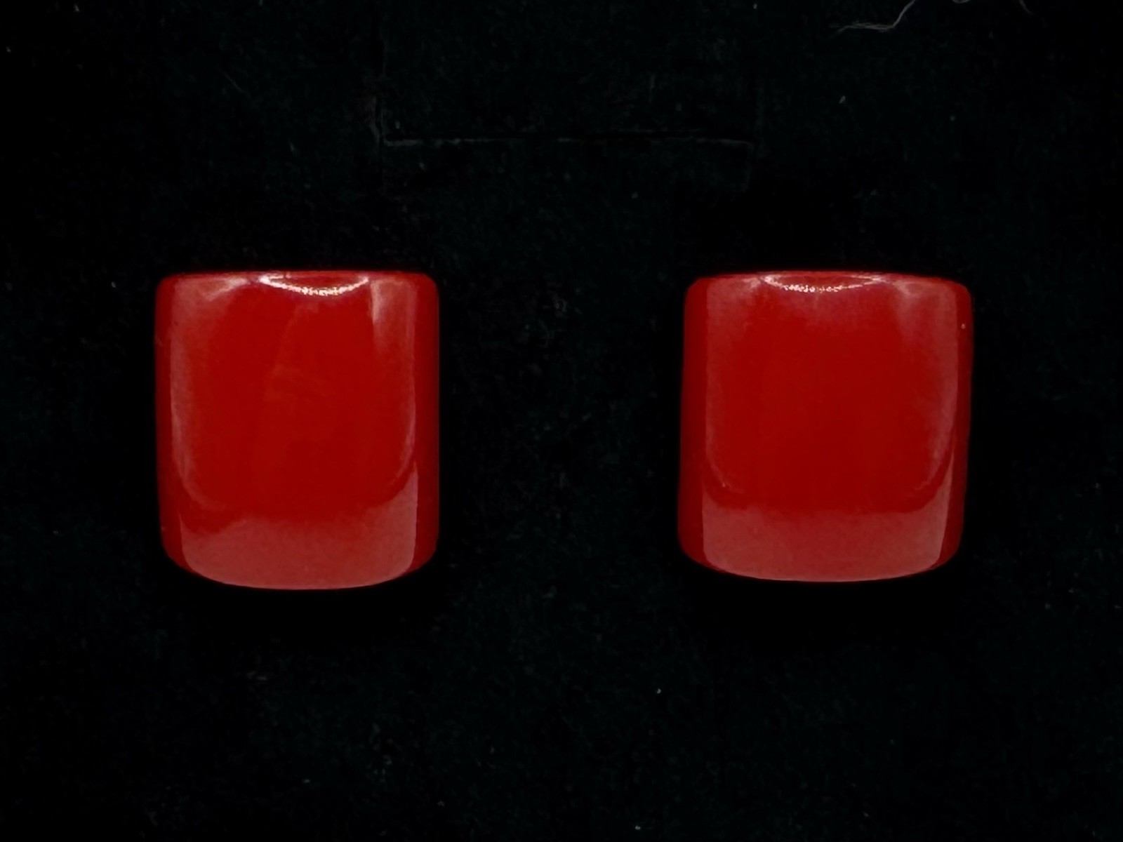 Vtg 40s Cherry Red BAKELITE Rectangle Square Domed Screw Back Earrings TESTED 1”