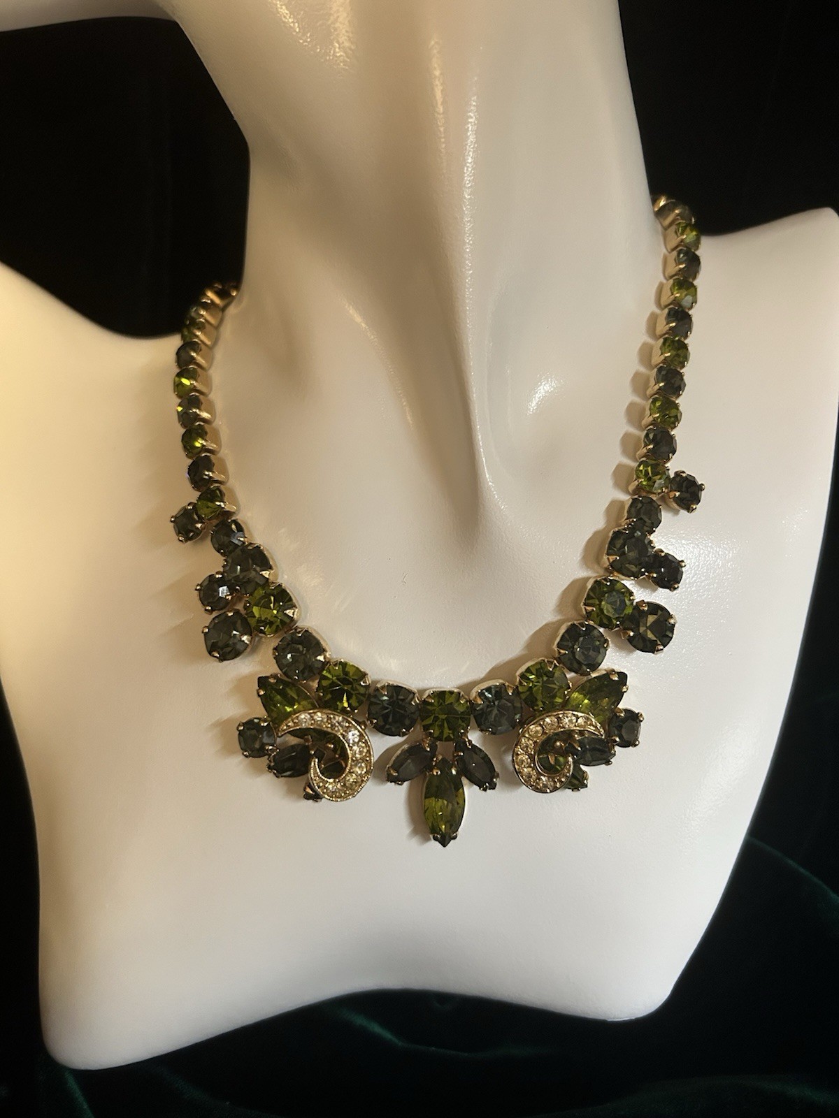 Vintage 1950s Weiss Style Olive Green Olivine Rhinestone Choker Necklace