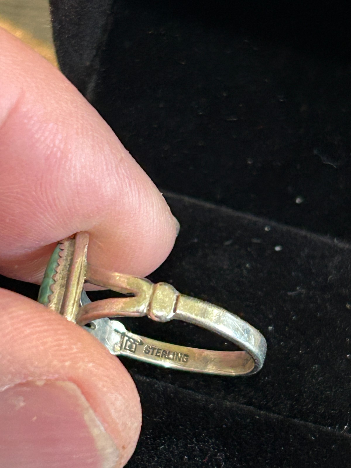 VINTAGE NATIVE AMERICAN ? LADIES SMALL STERLING TURQUOISE RING MARKED/SIGNED