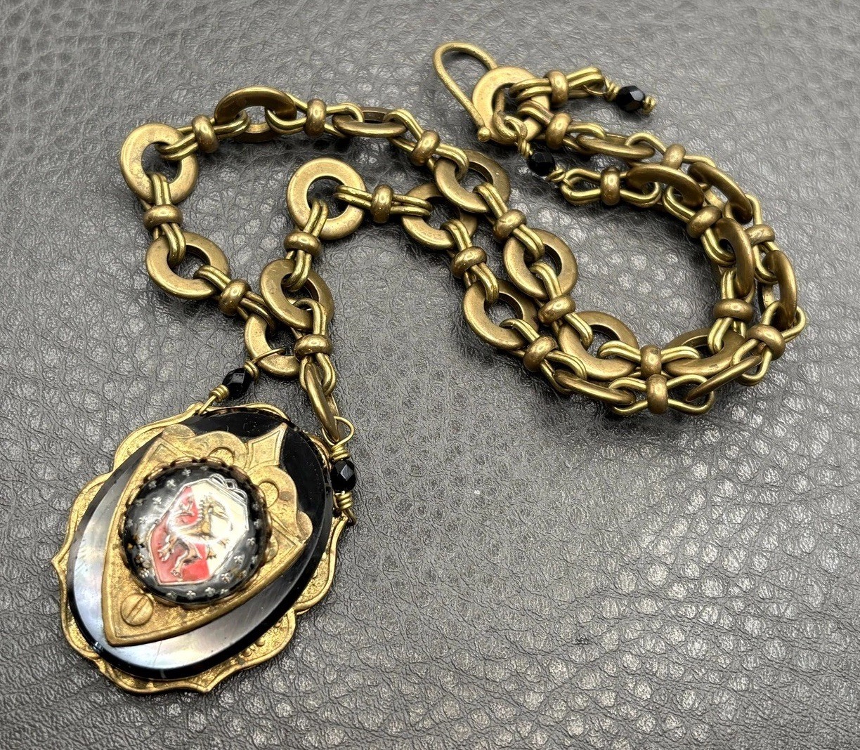 Vintage Heraldic Lion Cameo Chunky Victorian Revival Pendant Chain Necklace 19”