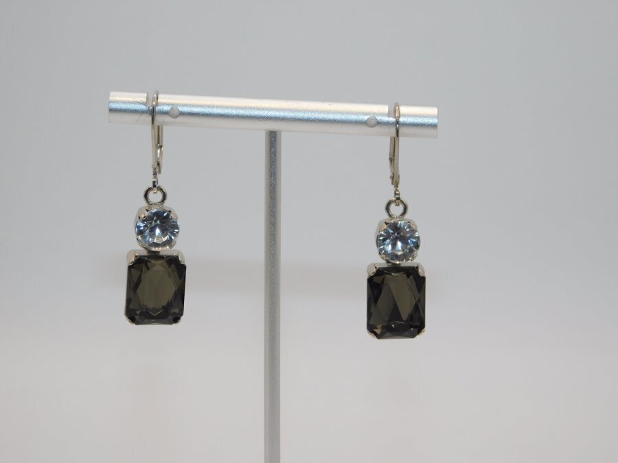 A608-VINTAGE PIERCED EARRINGS~VERY DARK GREY/CLEAR STONES~SILVER TONE~1.5″ DROP