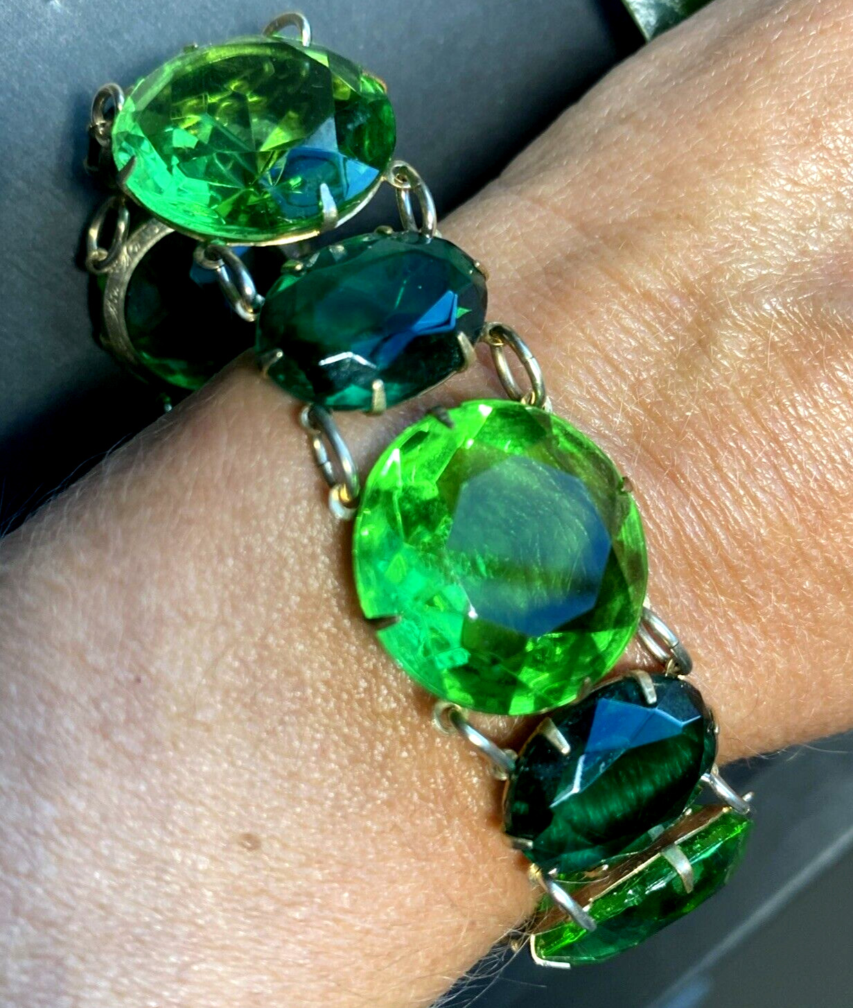 Vintage Bracelet Estate Jewelry Pre-owned Green Czech Art Glass Filigree Clasp