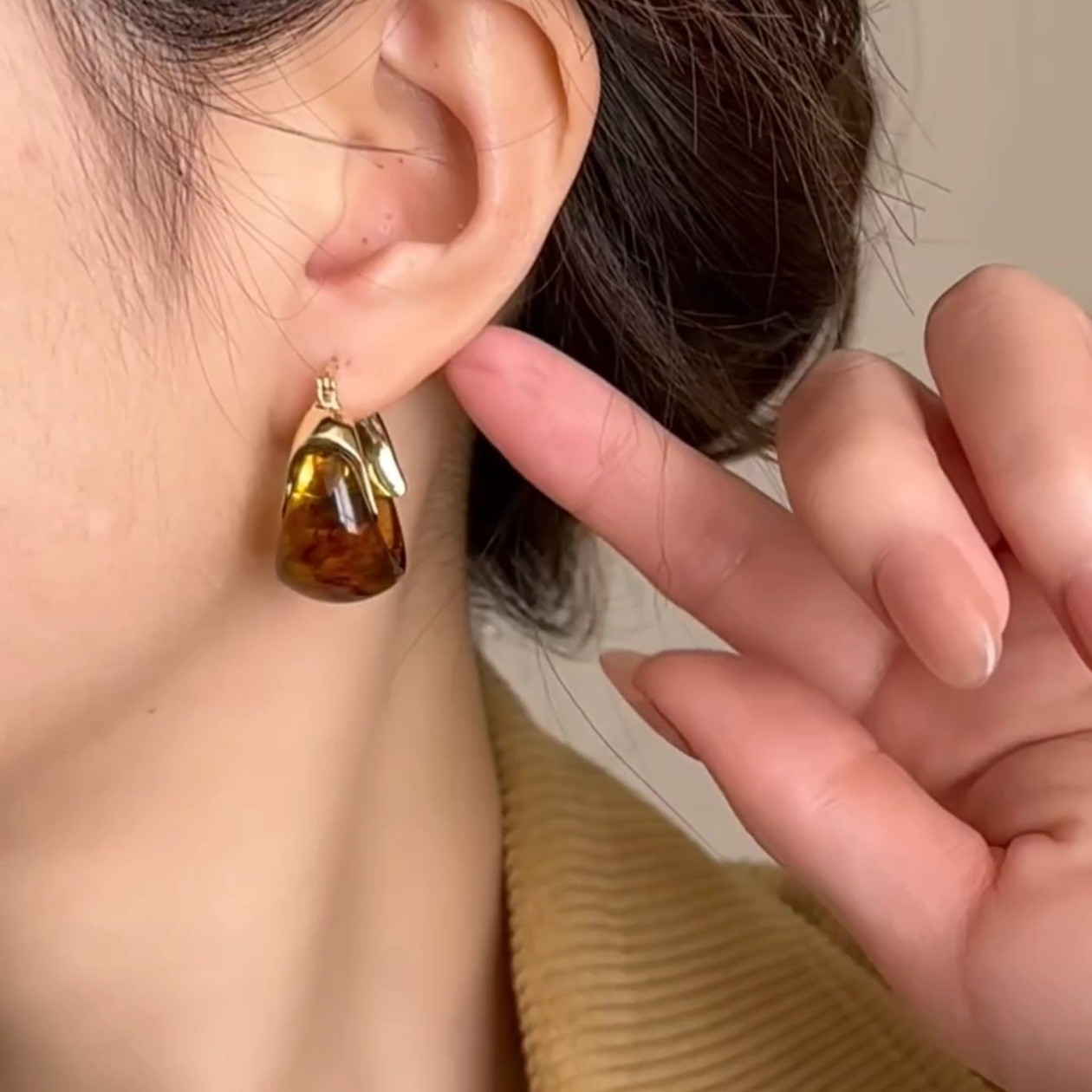 Vintage Amber Brown Resin Earrings, Retro Hong Kong Style,Trendy Women’s Earring