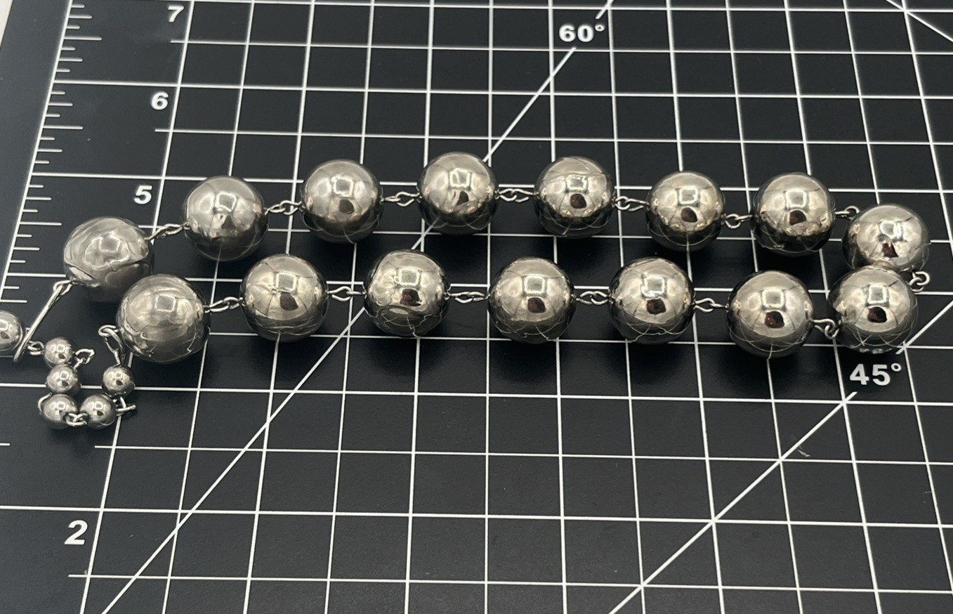 Stunning Vintage Silver‑Tone Ball Bead Necklace & Earrings Set – Classic