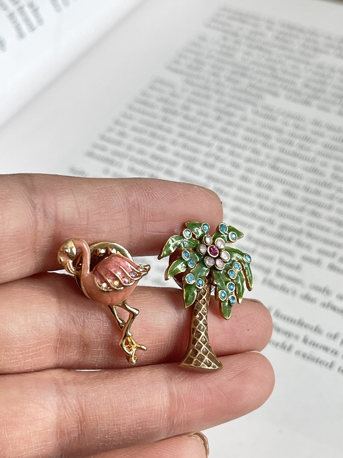 VTG Set of 2 Signed N A Flamingo & Palm Tree Rhinestone Enamel Pins Brooches