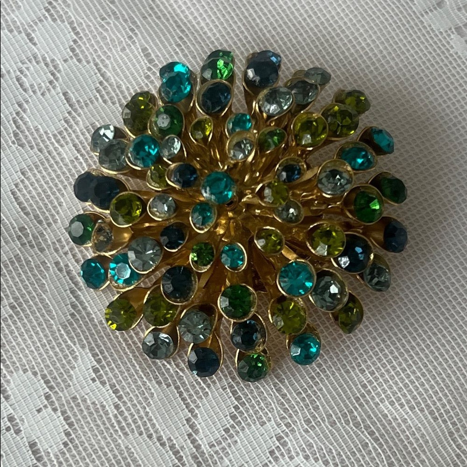 Vintage Starburst 1950/60’s dome shaped crystals brooch 2.5”unsigned